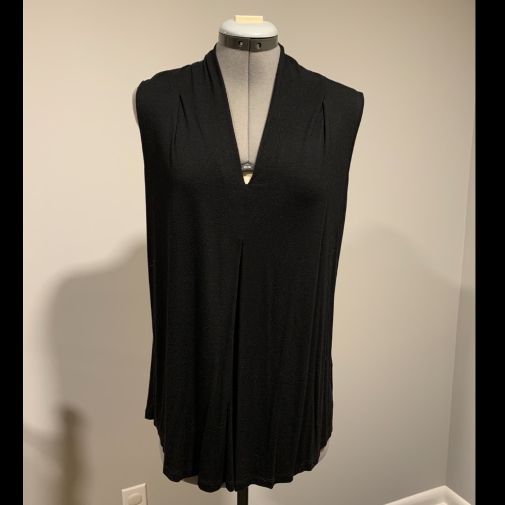 Cable & Gauge V-neck Sleeveless Sweater